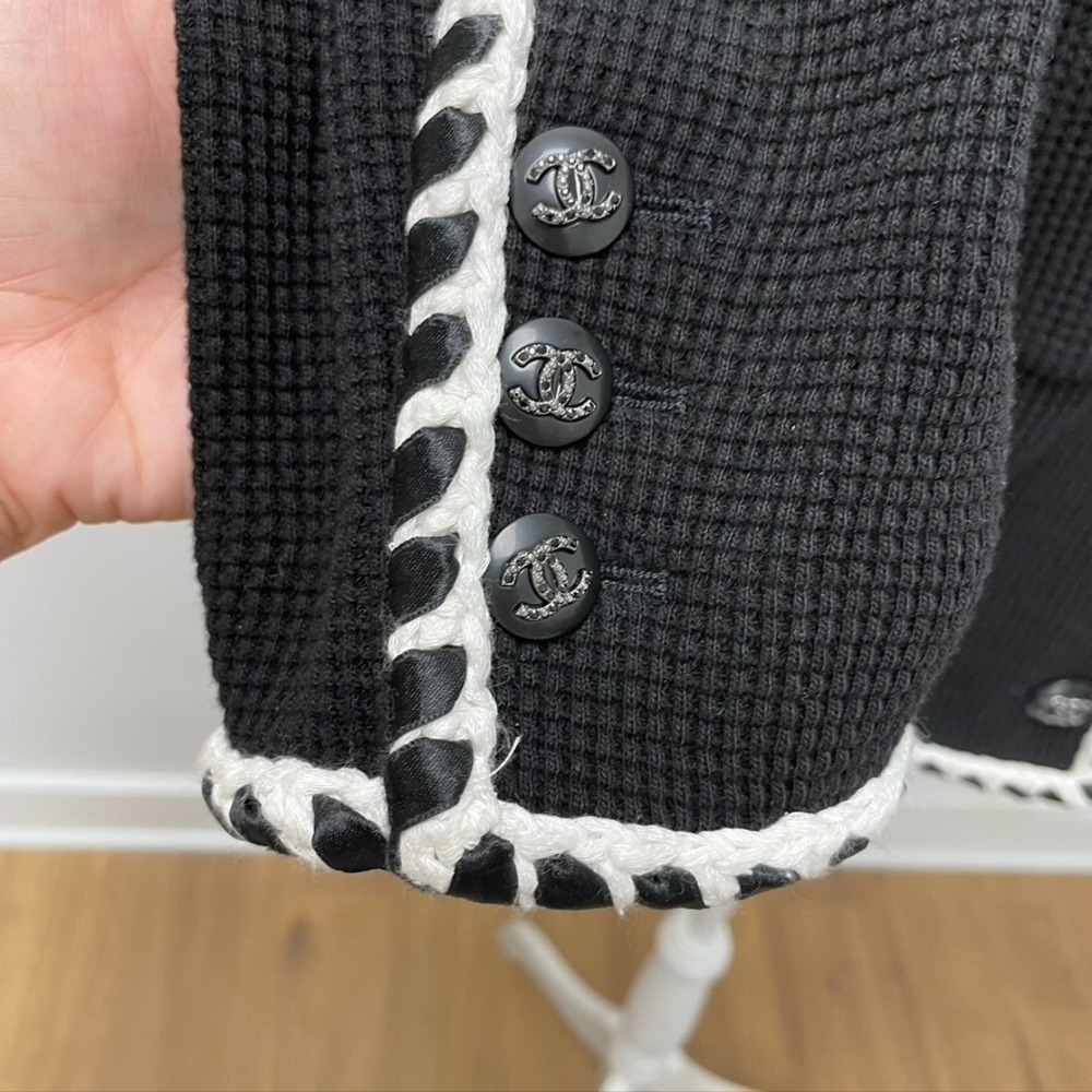 Chanel Waffle Knit Jacket Womens 40 8 Black Button Old Money Luxury Designer - Picture 5 of 16